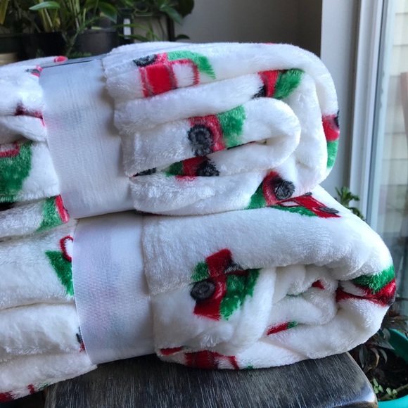 Charter club cozy 50’x70’ plush throw - Picture 6 of 7